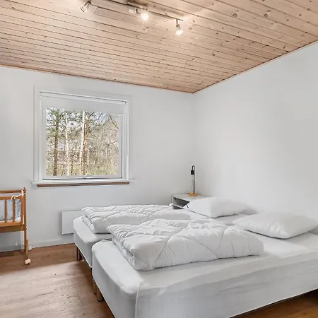 3 Bedroom Cozy Home In Hals Hals